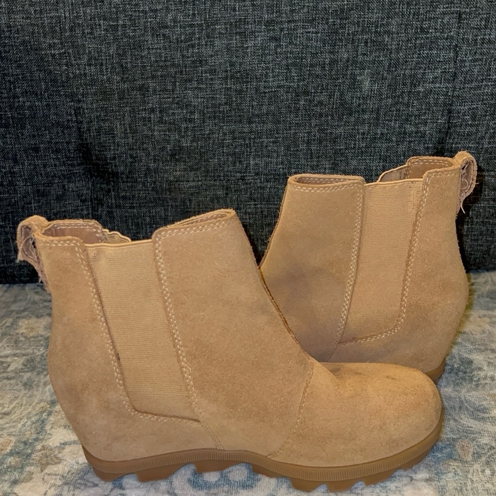 Sorel Women's Suede Tan Ankle Booties